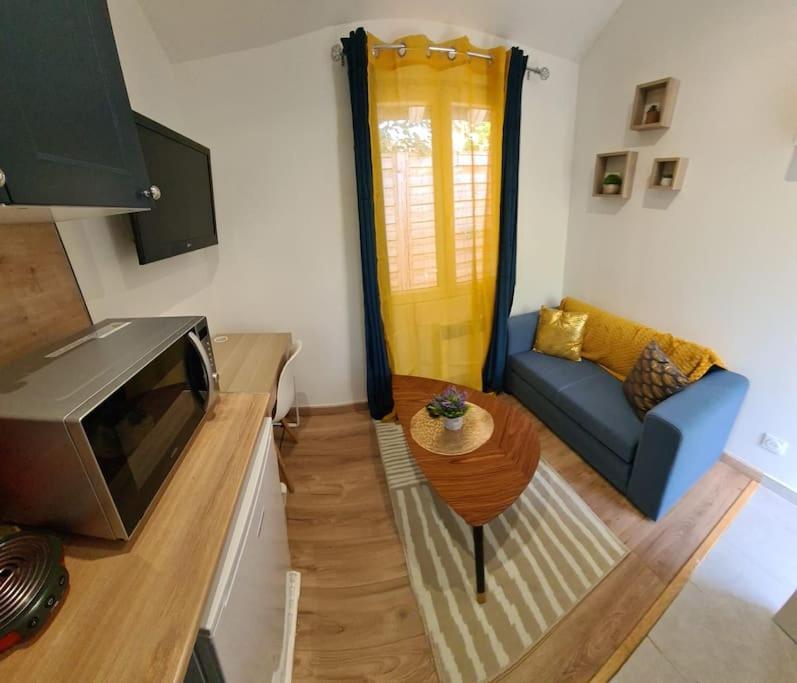 Petite Maison Cosy Dans Un Jardin. 에르몽 외부 사진