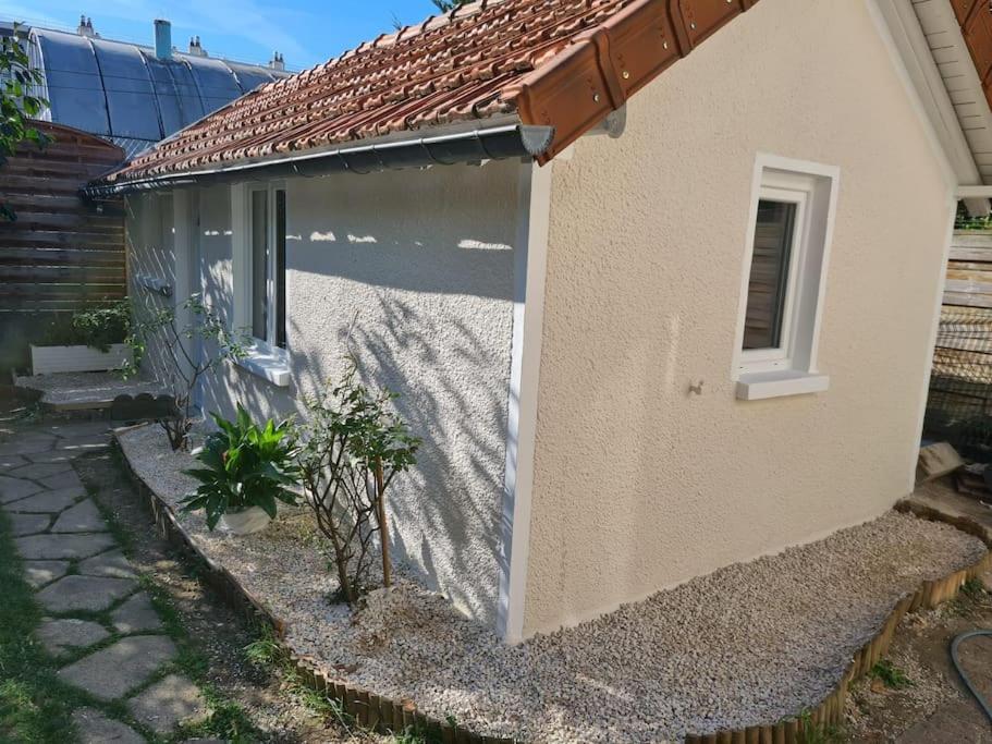 Petite Maison Cosy Dans Un Jardin. 에르몽 외부 사진