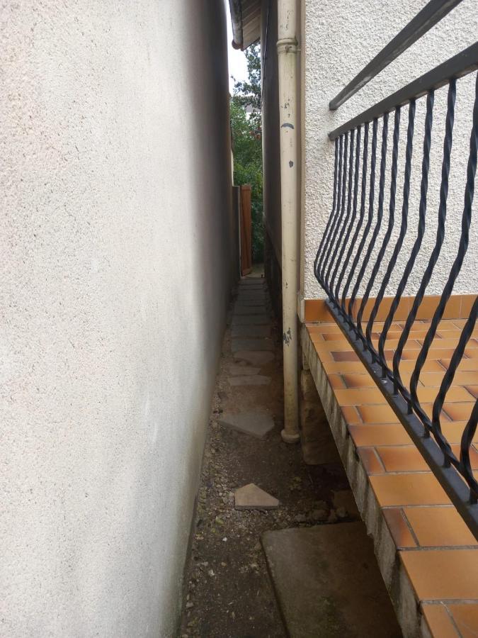 Petite Maison Cosy Dans Un Jardin. 에르몽 외부 사진